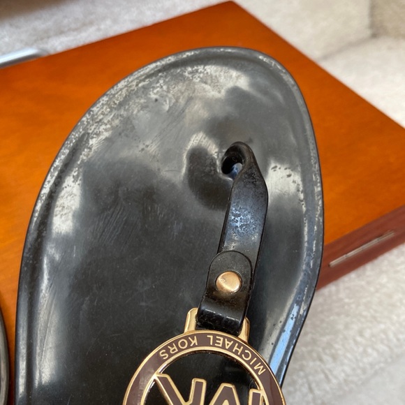 michael kors thong jelly sandals - Picture 4 of 14
